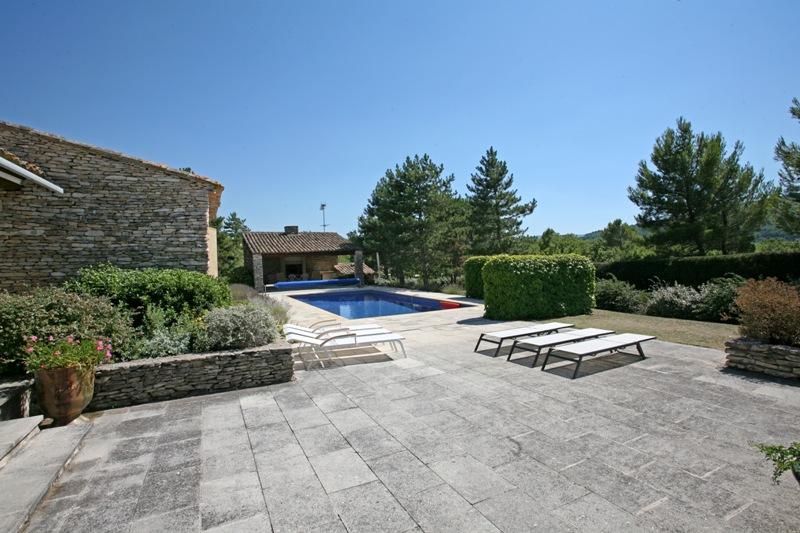 Maison en Luberon avec piscine au calme